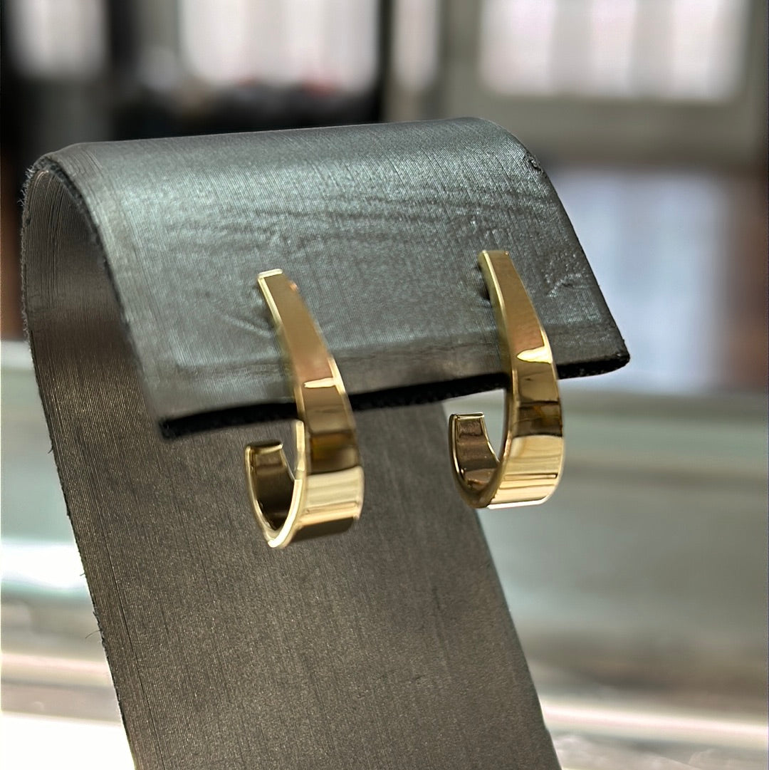 14K Yellow Gold J Hoop Earrings XY611