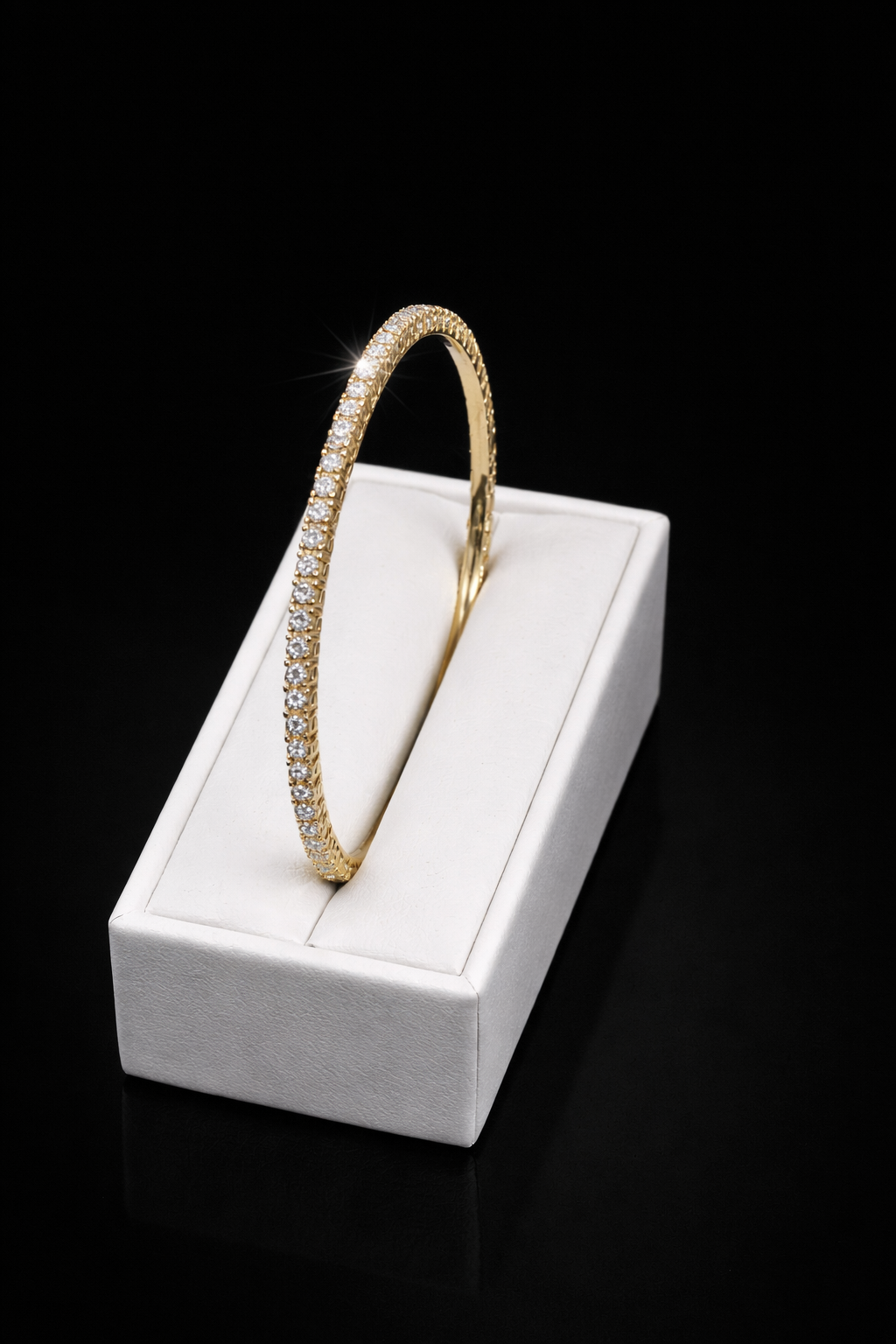 Flex tennis bracelet in 14k yellow gold. 61 diamonds with total weight 3.00cttw
