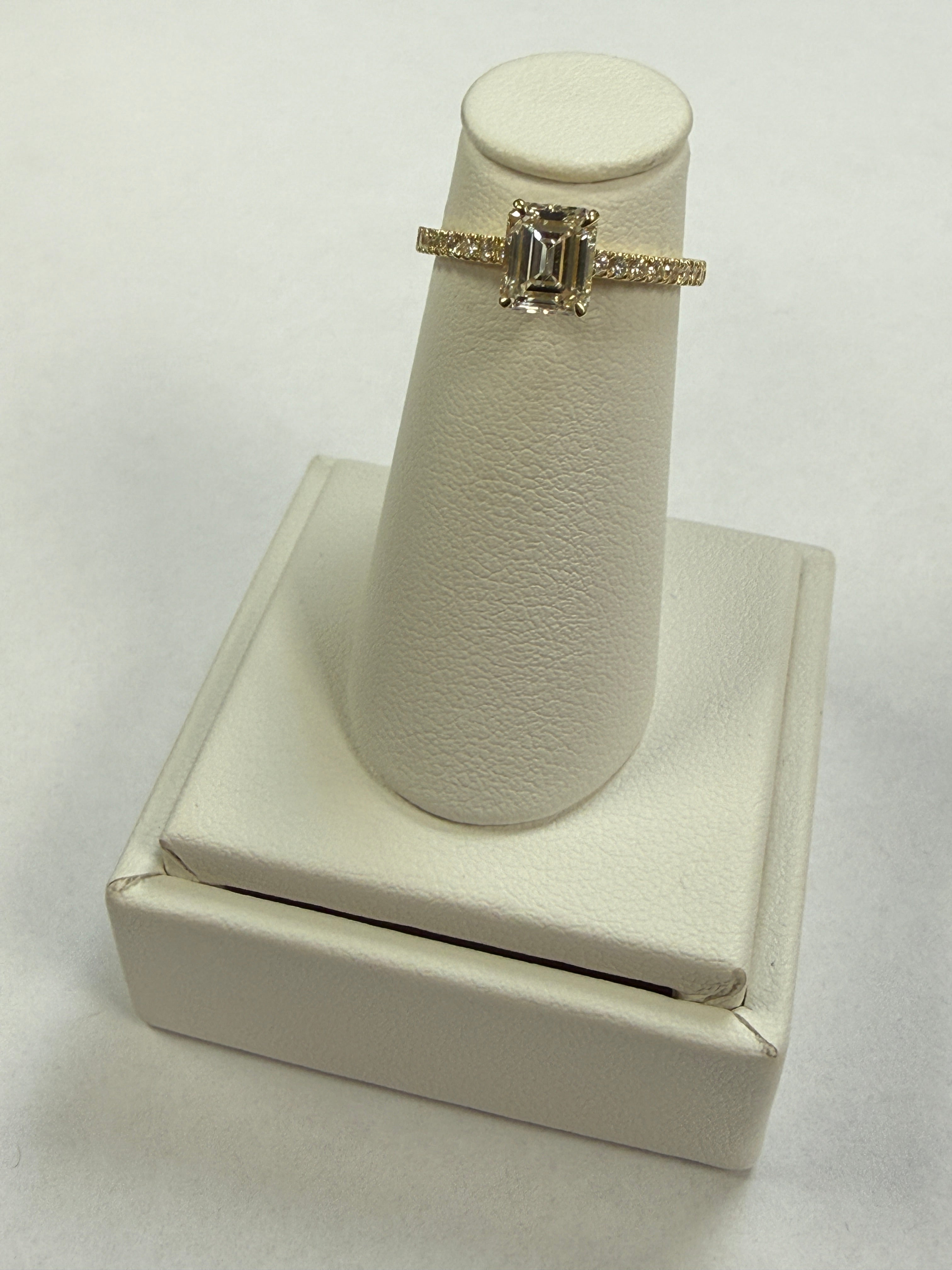 18k Yellow Gold Diamond Engagement Ring. FRG001438BYD