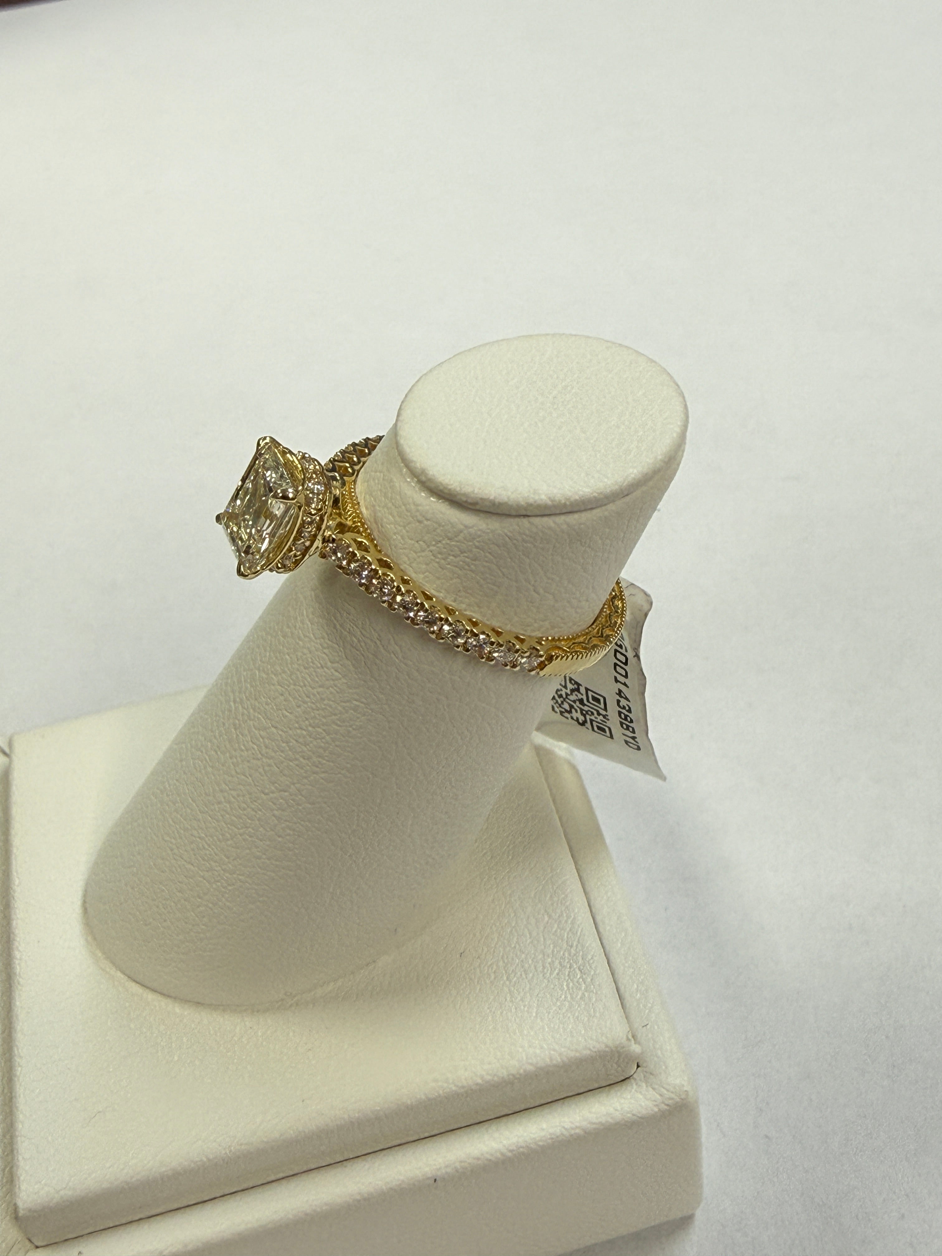 18k Yellow Gold Diamond Engagement Ring. FRG001438BYD