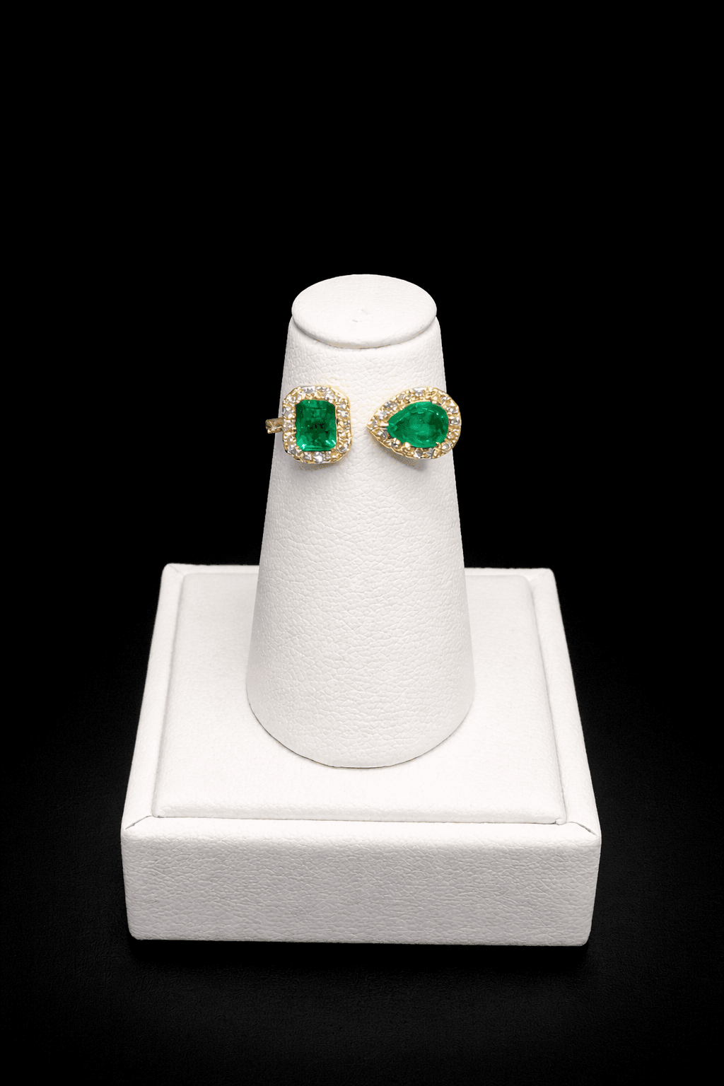 14 Yellow Gold Emerald Cut &amp; Pear Toi Et Moi Ring With Accented Shank , Diamonds on the shank.